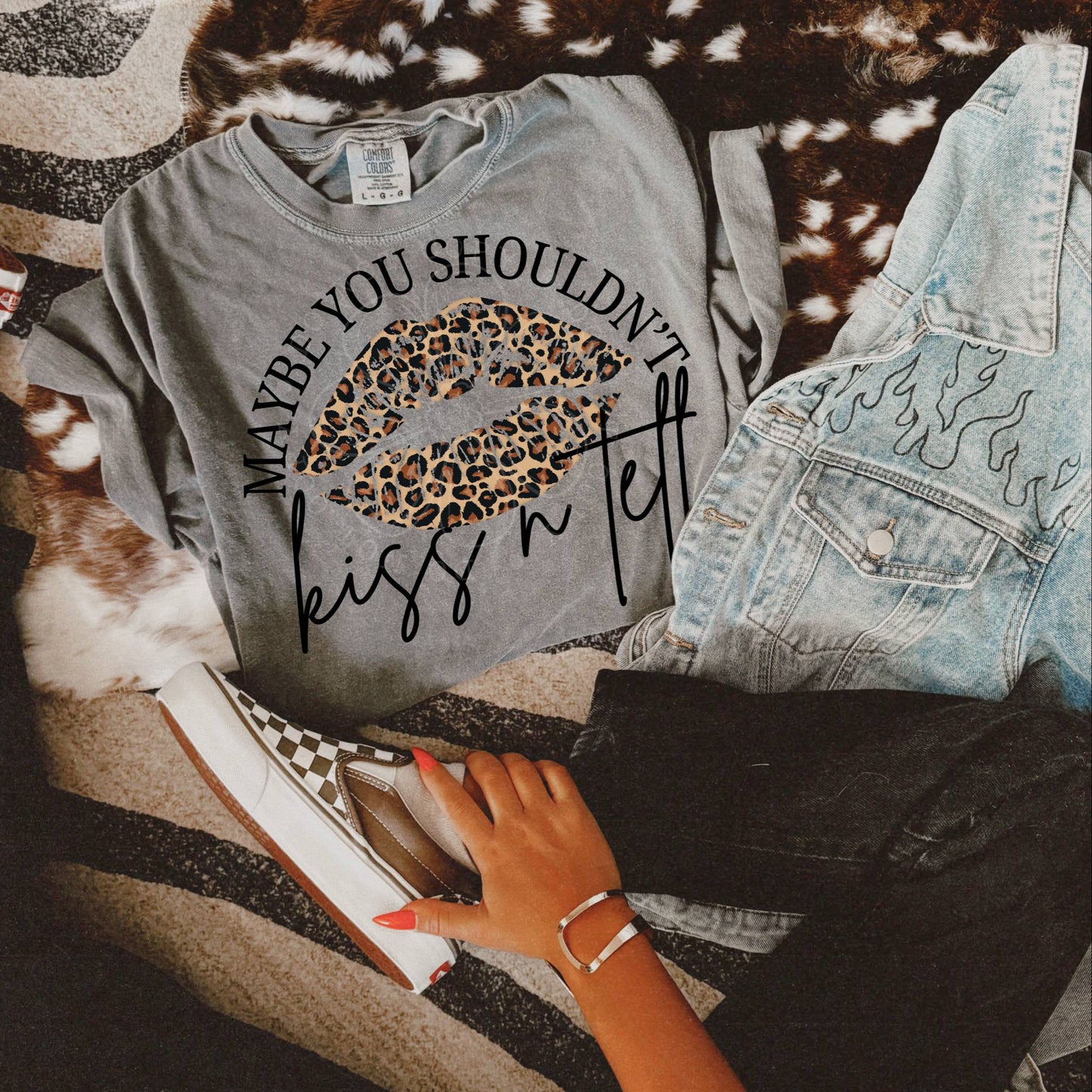 KISS & TELL PNG DESIGN
